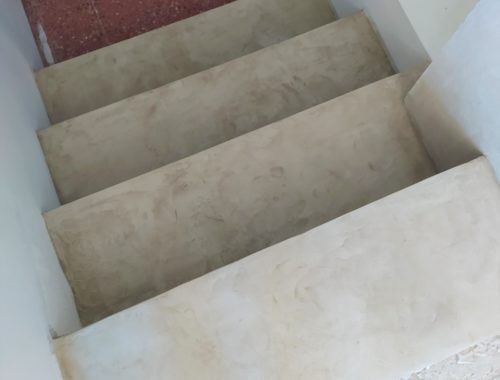 Marches d'escalier en béton ciré - Aux Couleurs d'Elsa décoration tendance